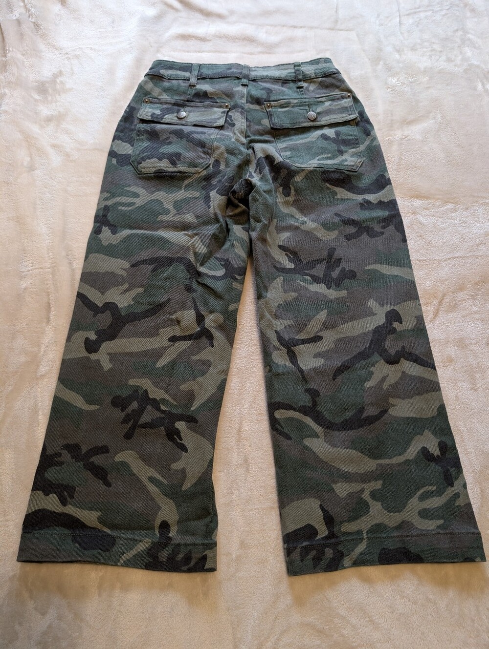 Flamingals Camo Print Mid Waist Flare Leg Crop Pants NWT Small - Picture 8 of 10